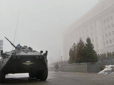 Протестующие в Казахстане ворвались в городскую администрацию Алматы после штурма - kasparov.ru - Казахстан - Алма-Ата