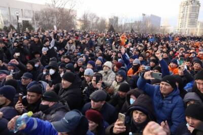 В Павлодаре на центральную площадь пришли митингующие - aif.ru - Казахстан - Павлодар