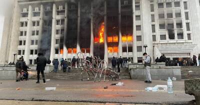 В Алматы протестующие прорвались в мэрию и устроили пожар (ФОТО, ВИДЕО) - dsnews.ua - Украина - Казахстан - Алма-Ата