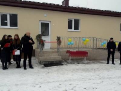В Ровенской области торжественно открыли школьный туалет за 4 млн грн. Фото - gordonua.com - Украина