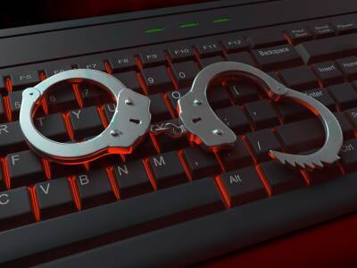 Українські Новини - ДБР затримало кіберполіцейського, який вимагав у вебкам-моделей по $300 щомісяця за звільнення від кримінальної відповідальності за розповсюдження порнографії - itc.ua - Украина