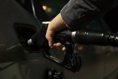 Григорий Баженов - Экономисты сообщили о росте цен на топливо в России в 2022 году - abnews.ru - Россия