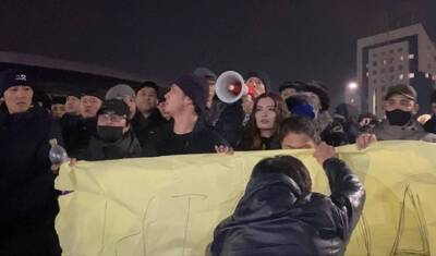 В Казахстане на фоне погромов продлили школьные каникулы - newizv.ru - Россия - Казахстан - Алма-Ата