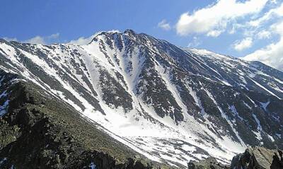 На горнолыжном курорте в Бурятии при сходе лавины погиб сноубордист - og.ru - респ.Бурятия - район Тункинский