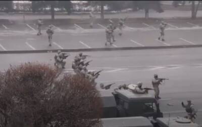 В центре Алматы идет операция силовиков: военные открыли огонь из автоматов - agrimpasa.com - Украина - Казахстан - Алма-Ата