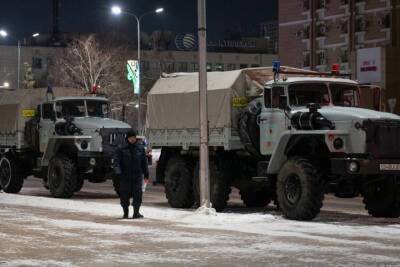 Военные сообщили собравшимся на центральной площади Алма-Аты о скорой зачистке - mk.ru - Казахстан - Алма-Ата