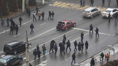 Жительница Алма-Аты рассказала о боевиках среди протестующих - iz.ru - Россия - Казахстан - Израиль - Алма-Ата - Алматинская обл.