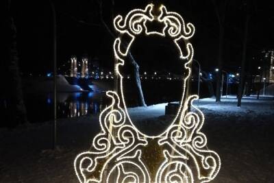 «Образ дьявола»: новогодняя инсталляция в Острове стала предметом дискуссий - mk-pskov.ru - Остров