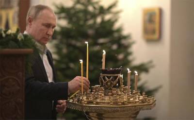 Владимир Путин - Дмитрий Песков - Путин - Путин находился на рождественской службе в храме один из-за антиковидных ограничений - argumenti.ru - Россия