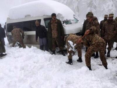 В Пакистане два десятка человек погибли в автомобилях во время снегопада - unn.com.ua - Украина - Киев - Пакистан - Исламабад