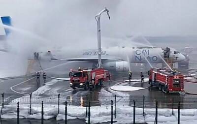 Российский самолет загорелся перед взлетом в Китае - korrespondent.net - Россия - Китай - Украина - Новосибирск - Томск - Shanghai - Ханчжоу