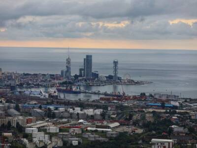 Грузия - В Батуми жители жалуются на резкий запах газа - причиной мог стать нефтяной танкер в порту - unn.com.ua - Украина - Киев - Грузия - Батуми