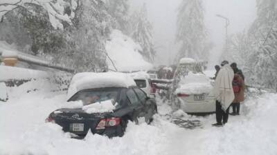 По меньшей мере 16 туристов погибли в Пакистане, застряв на горной трассе во время снегопада - unn.com.ua - Украина - Киев - Пакистан - Исламабад