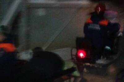 Спасатели оказали помощь упавшему с лестницы мужчине, т.к. до него не смогла доехать скорая - izhevsk.mk.ru - респ. Удмуртия