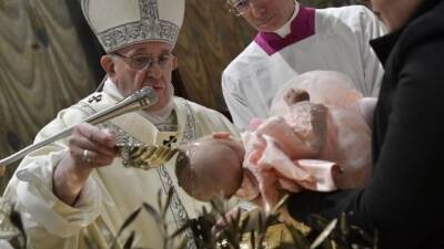 Иоанн Павел II (Ii) - Папа Франциск окрестил 16 младенцев в Сикстинской капелле после годичного перерыва - unn.com.ua - Украина - Киев - Италия - Франция - Ватикан