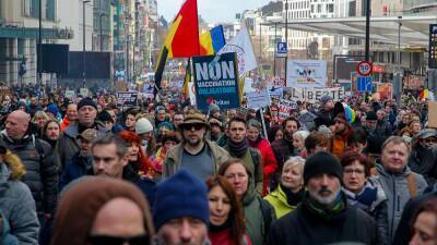 Протестные выходные: тысячи противников обязательной вакцинации - ru.euronews.com - Австрия - Франция - Чехия - Брюссель - Вена - Прага - Албания