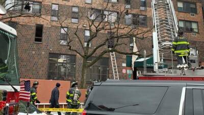 Эрик Адамс - Девять детей и 10 взрослых погибли при пожаре в жилом доме в Нью-Йорке - iz.ru - Израиль - Нью-Йорк - Углегорск