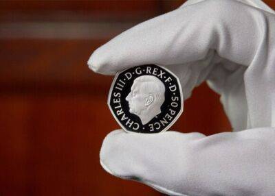 Елизавета II - Джордж Оруэлл - Чарльз Диккенс - Чарльз - король Карл III (Iii) - В Великобритании представили монеты с изображением короля Карла III - obzor.lt - Англия - Великобритания