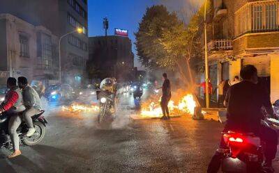 Амини Махсы - В ходе протестов в Иране погибли не менее 185 человек - obzor.lt - Норвегия - США - Иран