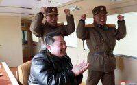 Кім Чен Ин - Північна Корея запустила дві ракети у бік Японії: Кім Чен Ин задоволений випробуванням - vlasti.net - КНДР