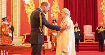 принц Уильям - Актриса Ванесса Редгрейв получила награду из рук принца Уильяма - koronavirus.center - Украина - Англия - Ирак - Британская Империя