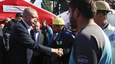 Взрыв в угольной шахте: Турция прощается с погибшими горняками - ru.euronews.com - Турция