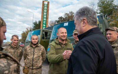 Петро Порошенко - Порошенко передав бійцям 10-ї Гірсько-штурмової бригади дві вантажівки DAF - rbc.ua - Украина - Україна