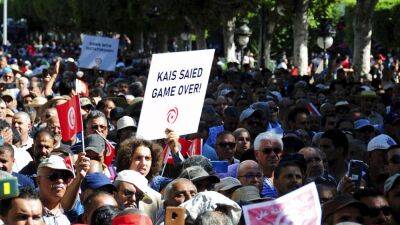 Саид Каис - Акция протеста в Тунисе: демонстранты требуют отставки президента - ru.euronews.com - Тунис