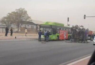 В Ташкенте произошло очередное ДТП, грузовик врезался в автобус. Видео - podrobno.uz - Украина - Узбекистан - Ташкент - район Мирабадский