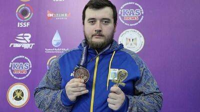 Украинец Коростылев стал чемпионом мира-2022 по пулевой стрельбе - 24tv.ua - Украина - Токио - Франция - Париж - Каир