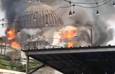 В Джакарте загорелся и рухнул купол Большой мечети исламского центра - ont.by - Белоруссия - Джакарта