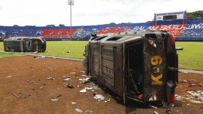 Джоко Видодо - Трагедия на футбольном поле в Индонезии: десятки жертв - ru.euronews.com - Индонезия