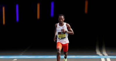 Лондонский марафон 2022: Бекеле с мировым рекордом, но без победы - olympics.com - Токио - Бельгия - Лондон - Кения - Эфиопия