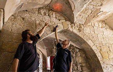 царь Давид - В гробнице царя Давида обнаружено граффити средневековых рыцарей - charter97.org - Швейцария - Израиль - Белоруссия - Тель-Авив - Иерусалим - Берн - Иерусалим