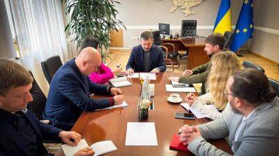 Омбудсмен впервые встретился с представителями украинского Красного Креста: о чем договорились - 24tv.ua - Украина