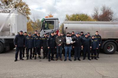 Две автоцистерны для доставки питьевой воды подарили спасателям Харьковщины - objectiv.tv - Украина - Харьковская обл. - Гсчс