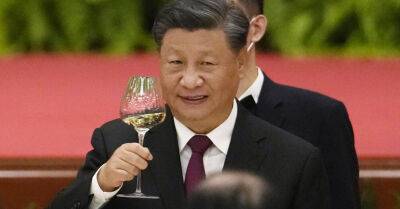 Си Цзиньпин - Мао Цзэдун - Си Цзиньпин переизбран на третий срок на пост генсека Компартии Китая - rus.delfi.lv - Россия - Китай - Латвия