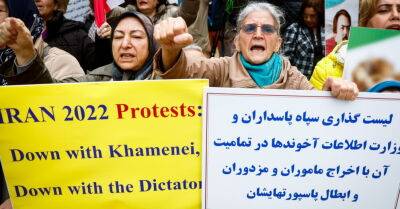 Амини Махсы - В Риге шествие в поддержку женщин Ирана собрало 40 человек, в Берлине - 80 тысяч - rus.delfi.lv - Ирак - Берлин - Иран - Рига - Тегеран - Латвия - Berlin