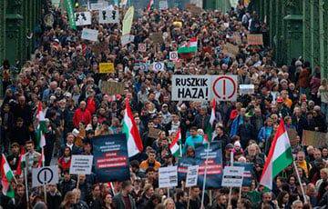 Виктор Орбан - Тысячи венгров протестовали против правительства Орбана в Будапеште - charter97.org - Россия - Белоруссия - Венгрия - Будапешт - Budapest