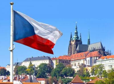 Чехия с сегодняшнего дня закрыла въезд россиянам с туристическими шенгенскими визами - unn.com.ua - Украина - Киев - Польша - Финляндия - Чехия - Prague