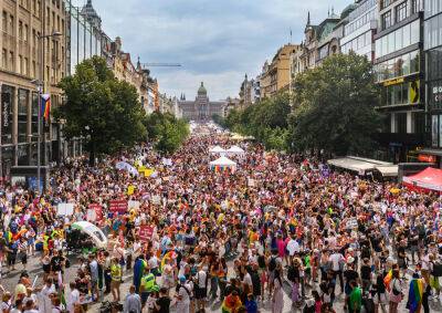 В центре Праги проходит митинг против ненависти к ЛГБТ-сообществу - vinegret.cz - Чехия - Братислава - Прага - Prague