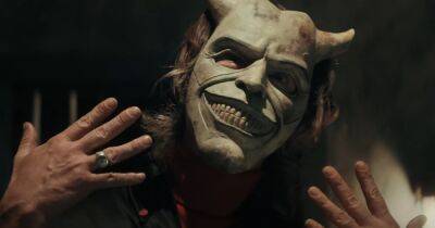 Итан Хоук - Стивен Кинг - Джон Хилл - Маньяки, зомби и пришельцы. Топ-5 самых страшных фильмов 2022 года на Хэллоуин - focus.ua - Украина