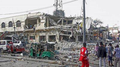 Взрывы в столице Сомали - ru.euronews.com - Сомали