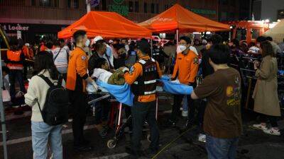 Юн Сок Ель - 59 человек погибли и 150 пострадали в результате давки в центре Сеула по случаю Хэллоуина (власти) - ru.euronews.com - Сеул
