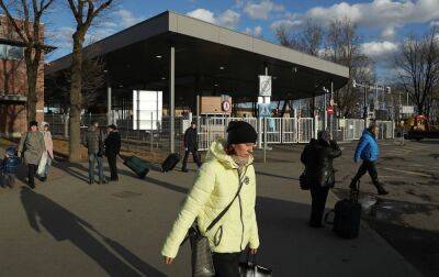 Черги на кілька днів. На кордоні Естонії збільшилось число українських біженців - rbc.ua - Україна - Росія - Естонія