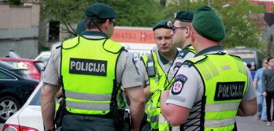 Из-за нехватки работников в полицейских патрулях в Литве работают помощники и стрелки - obzor.lt - Литва - Вильнюс - Каунас