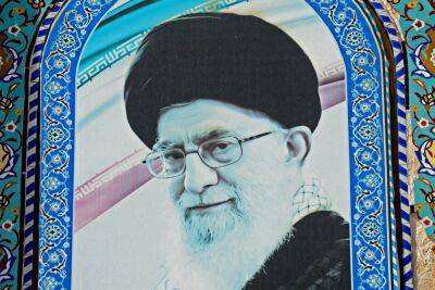 Амини Махсы - Хаменеи обвиняет Израиль в организации беспорядков в Иране - news.israelinfo.co.il - США - Израиль - Германия - Франция - Иран - Испания - Дания - Тегеран