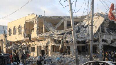 Возле министерства образования в Сомали взорвались автомобили — сотня людей погибли, еще 300 ранены - pravda.com.ua - Сомали - Могадишо