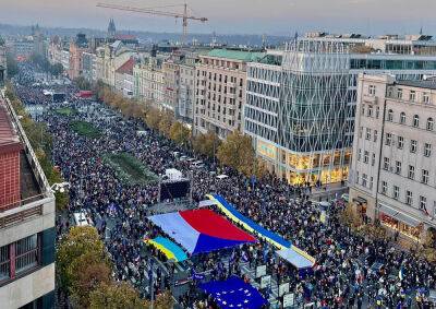 В Праге прошел массовый митинг в поддержку Украины и демократии: видео - vinegret.cz - США - Украина - Чехия - Прага