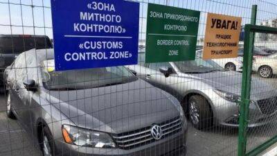 Владимир Зеленский - Ярослав Железняк - Украинцы активно растаможивают авто: За месяц заехало более 20 тысяч - minfin.com.ua - Украина